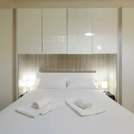 Pastrengo B Flat 公寓 *
